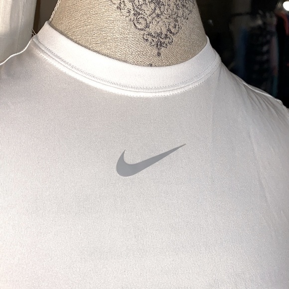 Nike Dri-Fit white sleeveless tank top big kid boys size Medium athletic shirt​ - Picture 2 of 9